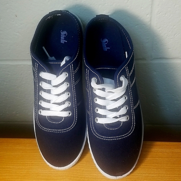 Stitch Detail Lace-up Front Skate Shoes - Picture 3 of 3